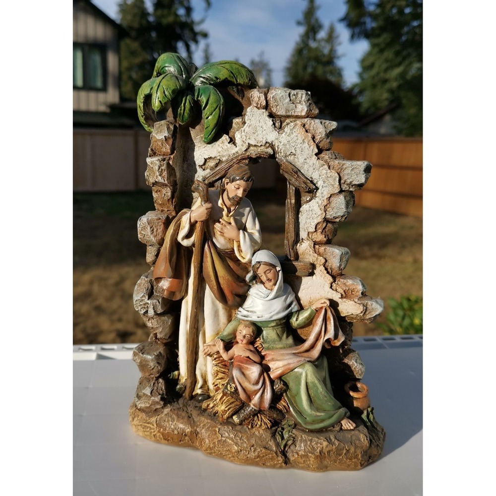 Enesco 2001 Nativity Holy Family Jesus Mary Joseph, height 10"in.